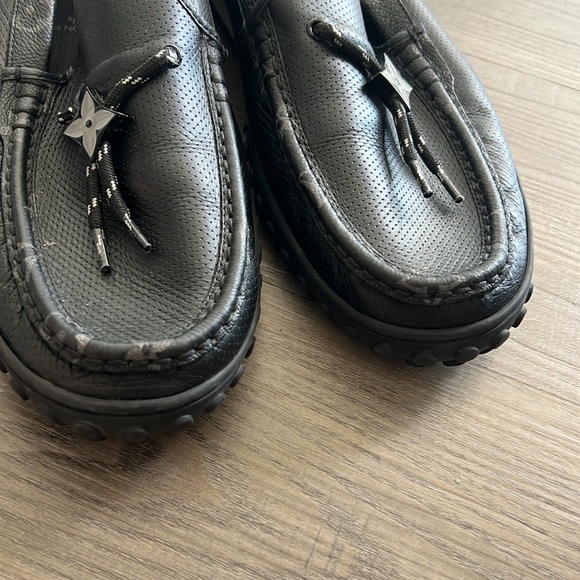 Louis Vuitton Men’s Monogram Driving Shoes in Black | US 11 - Picture 4 of 9